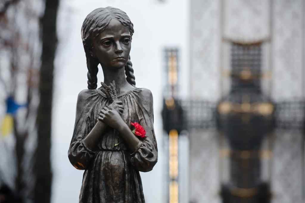 “Os comunistas comem crianças”: mito, trauma e crimes contra a&nbsp;humanidade